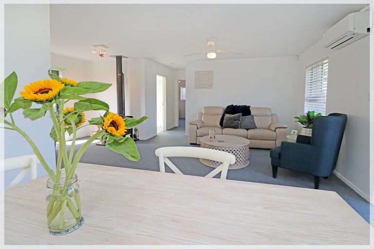 Photo of property in 13 Te Awa Street, Foxton Beach, Foxton, 4815