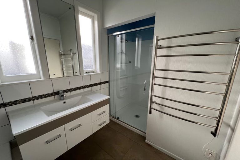 Photo of property in 9 Lewis Road, Pakuranga, Auckland, 2010