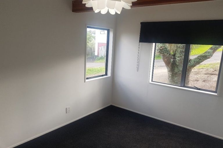 Photo of property in 1/22 Valecrest Place, Bayview, Auckland, 0629
