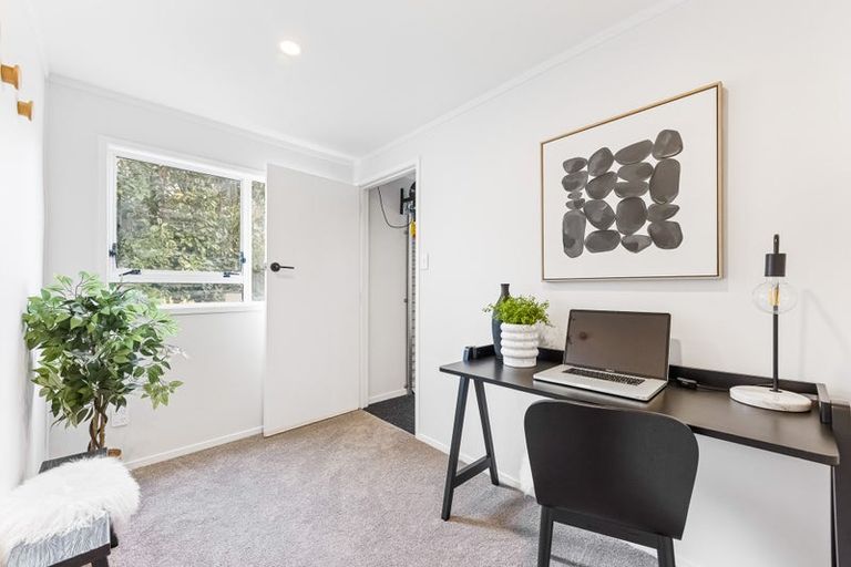 Photo of property in 35 Mcdowell Crescent, Hillcrest, Auckland, 0627