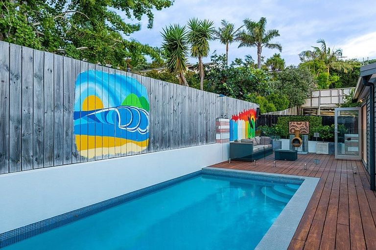 Photo of property in 18 Beulah Avenue, Rothesay Bay, Auckland, 0630