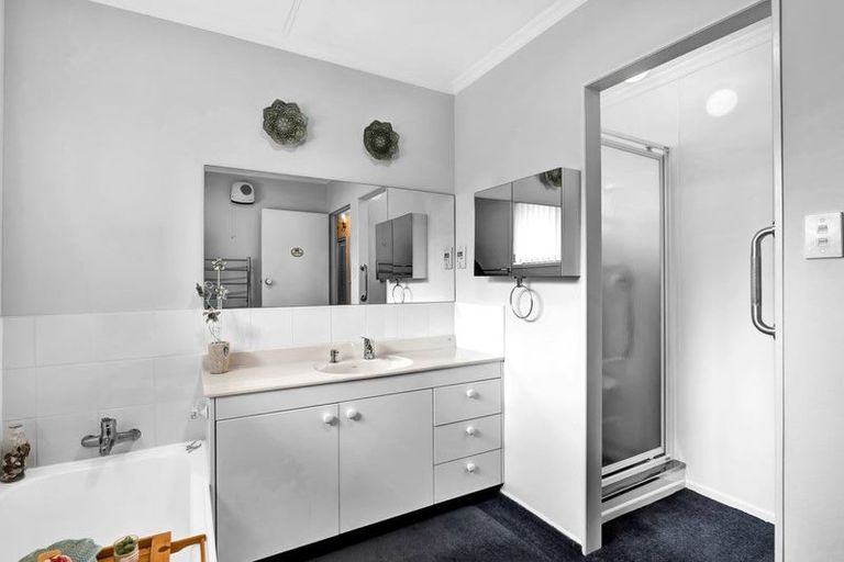 Photo of property in 2 Bronte Place, Whalers Gate, New Plymouth, 4310