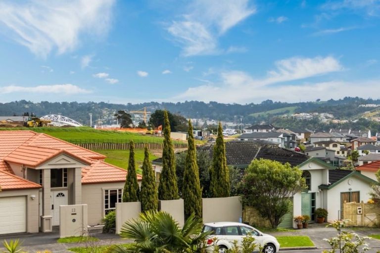 Photo of property in 5 Maidstone Place, Oteha, Auckland, 0632