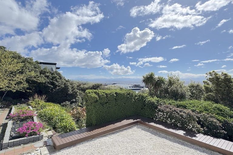 Photo of property in 2 Clearview Lane, Mount Pleasant, Christchurch, 8081