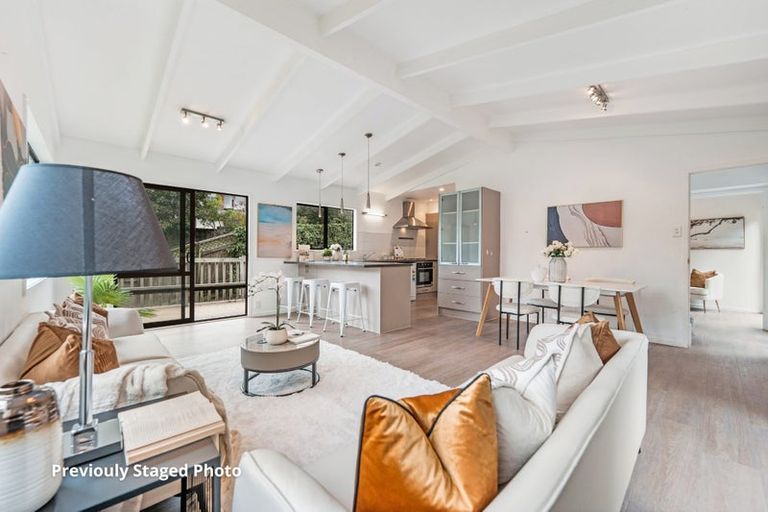 Photo of property in 2/104 Ocean View Road, Northcote, Auckland, 0627