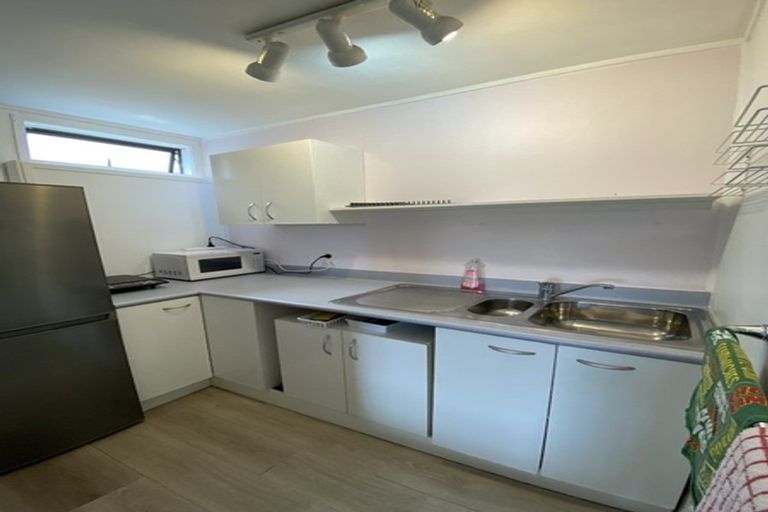 Photo of property in 1/12 Glenvar Road, Torbay, Auckland, 0630