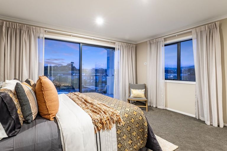 Photo of property in 5 Koreke Close, Kenepuru, Porirua, 5022