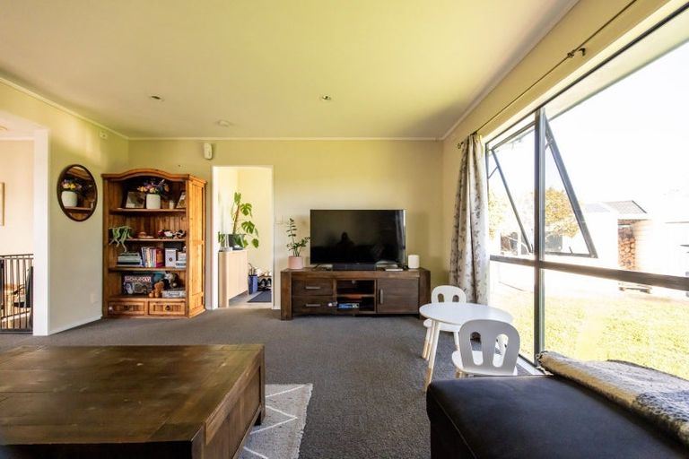 Photo of property in 28 Peppertree Glade, Kelvin Grove, Palmerston North, 4414