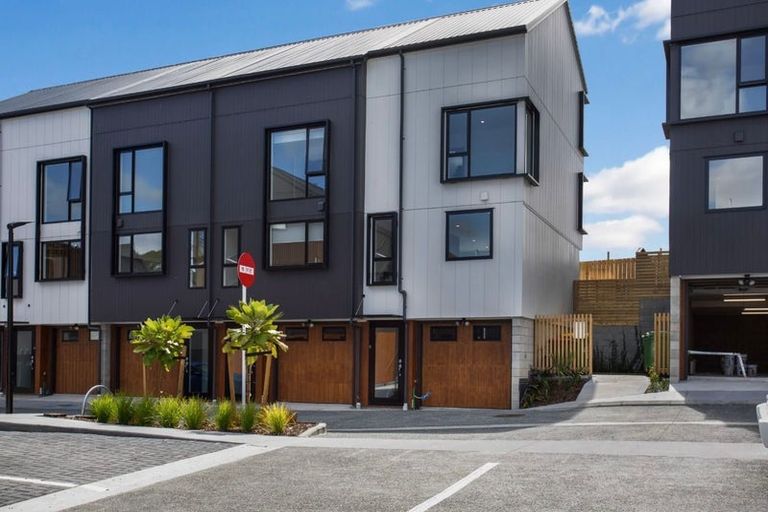 Photo of property in 31 Ara Mara Hua, Henderson, Auckland, 0612