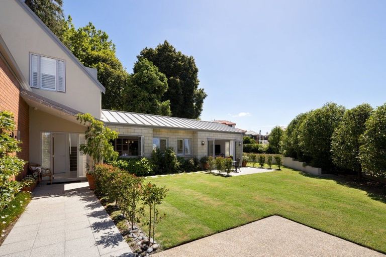 Photo of property in 1 Le Quesnoy Place, Cambridge, 3434