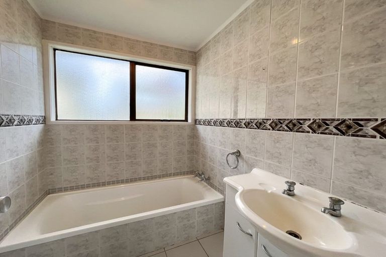 Photo of property in 9 Adel Place, Weymouth, Auckland, 2103