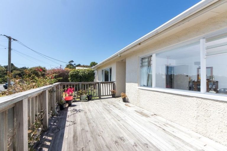 Photo of property in 50 Island Bay Road, Beach Haven, Auckland, 0626