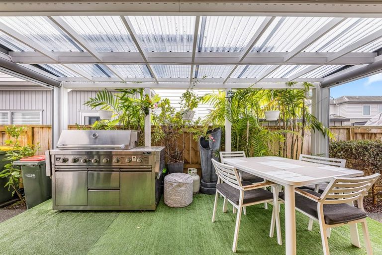 Photo of property in 8 Makete Crescent, Hobsonville, Auckland, 0618