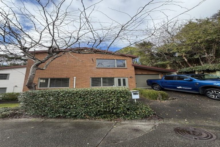 Photo of property in 16 Catrina Avenue, Birkenhead, Auckland, 0626