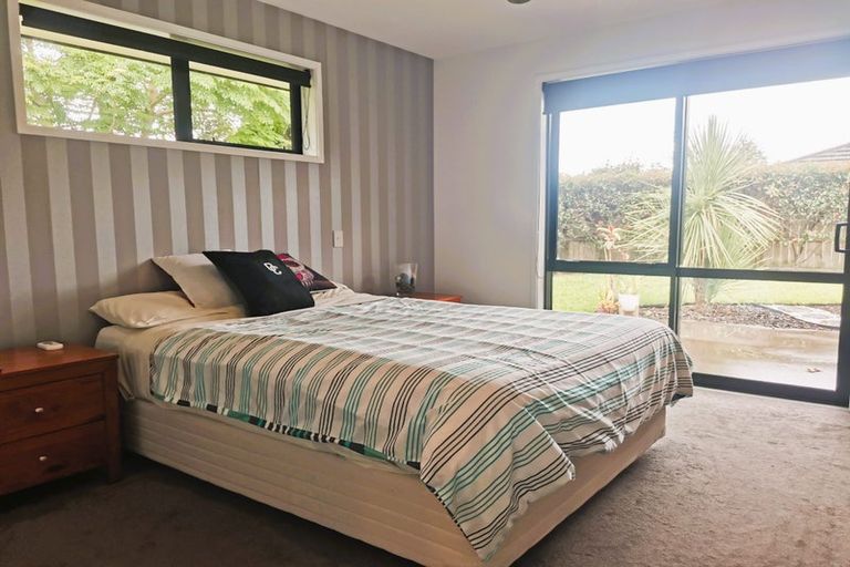 Photo of property in 16 Roto View, One Tree Point, 0118