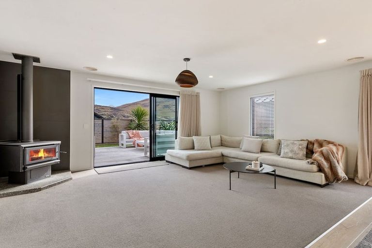 Photo of property in 13 Wheat Street, Jacks Point, Queenstown, 9371