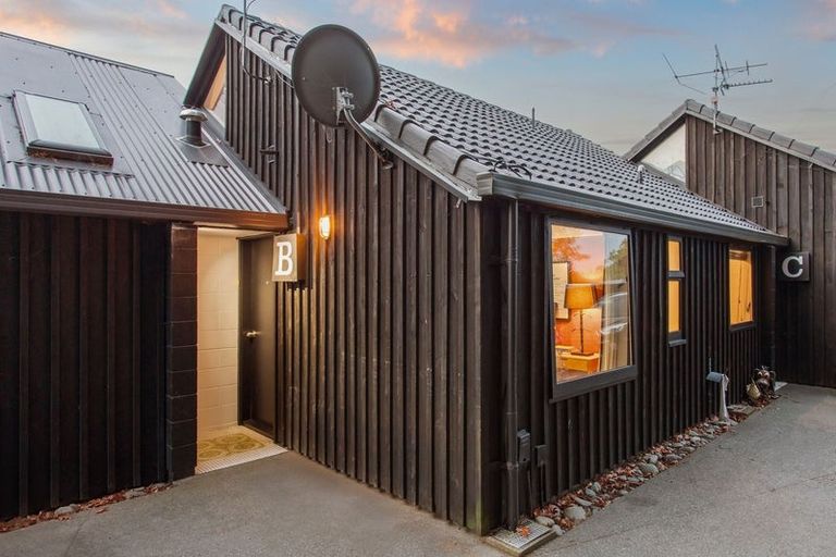 Photo of property in 305b Riccarton Road, Upper Riccarton, Christchurch, 8041