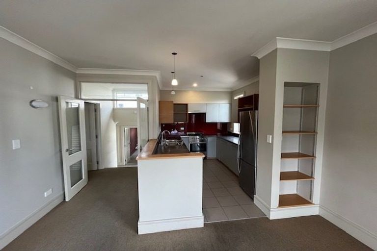 Photo of property in 10 Hawker Street, Mount Victoria, Wellington, 6011