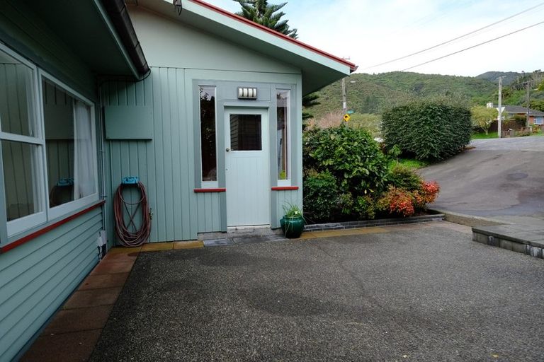 Photo of property in 139 Hine Road, Wainuiomata, Lower Hutt, 5014