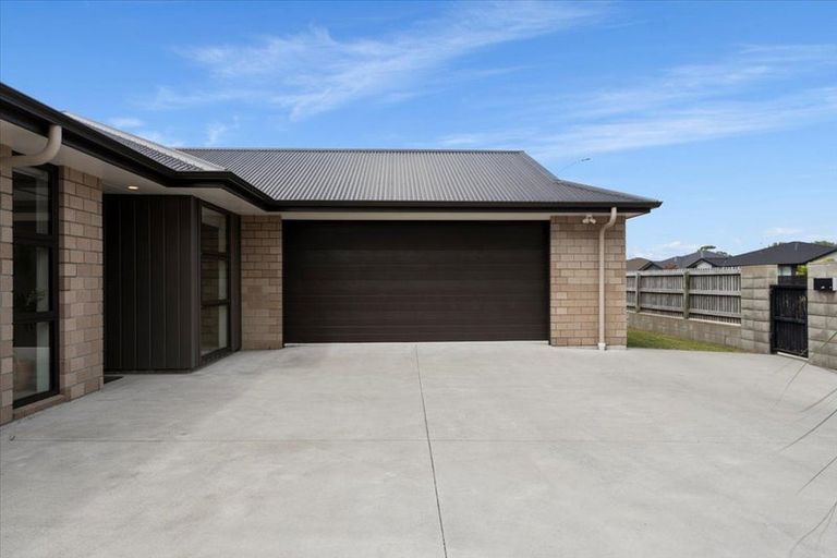 Photo of property in 225 Te Okuroa Drive, Papamoa, 3118