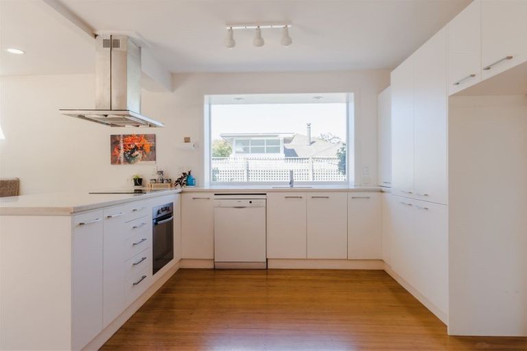 Photo of property in 30 Bevington Street, Avonhead, Christchurch, 8042