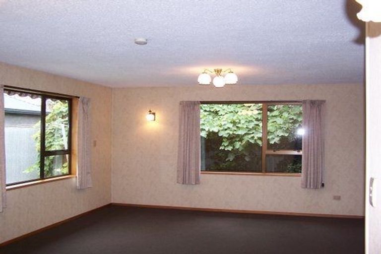 Photo of property in 1/24 Sawtell Place, Northcote, Christchurch, 8052