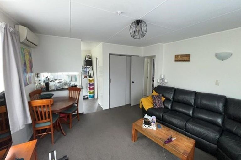 Photo of property in 31 Cumberland Street, Merrilands, New Plymouth, 4312