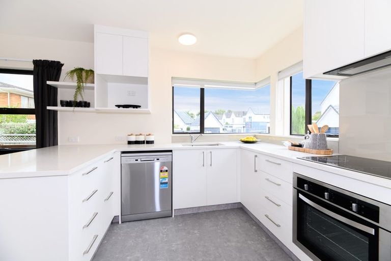 Photo of property in 2/22 Woodbridge Lane, Milford, Auckland, 0620