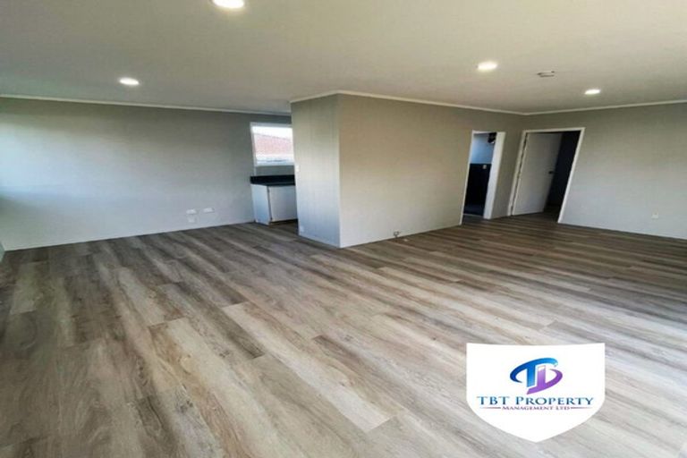 Photo of property in 7 Moncrieff Avenue, Clendon Park, Auckland, 2103