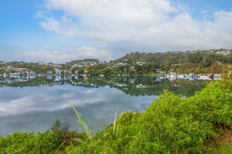 Photo of property in 12 Mana Esplanade, Paremata, Porirua, 5026