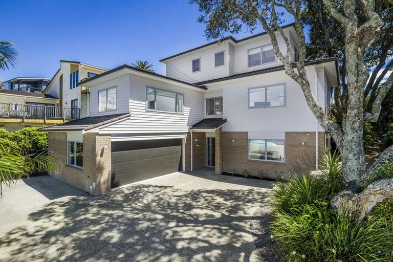 Photo of property in 30a Masterton Road, Rothesay Bay, Auckland, 0630