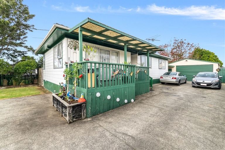 Photo of property in 16 Glen Road, Ranui, Auckland, 0612