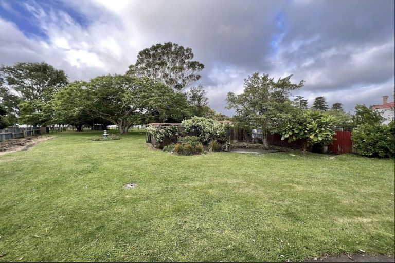 Photo of property in 2 Brassey Street, Waverley, 4510