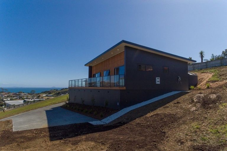 Photo of property in 14 Freyja Crescent, Coopers Beach, 0420