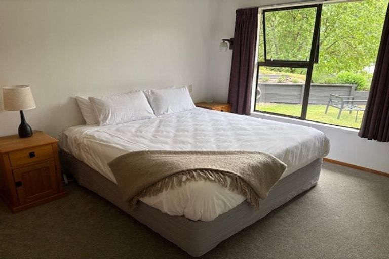 Photo of property in 16 Argyle Place, Arrowtown, 9302