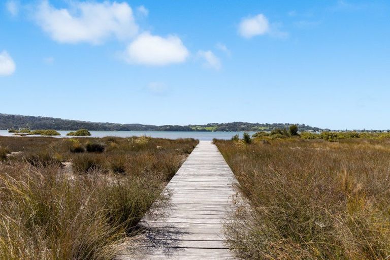 Photo of property in 31 Sandpiper Avenue, Point Wells, 0986