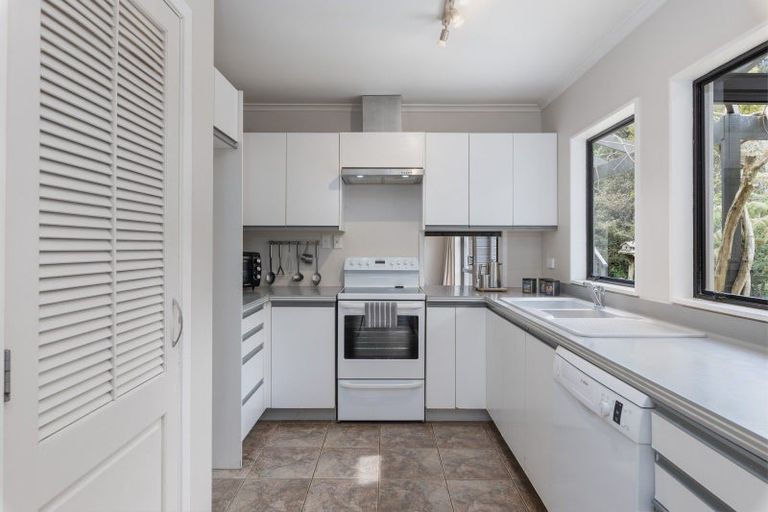 Photo of property in 2 Te Kawau Pass, Greenhithe, Auckland, 0632