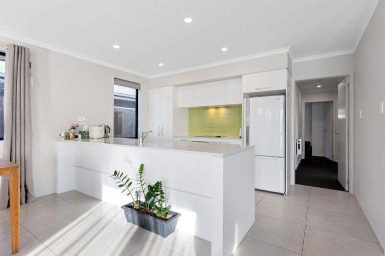 Photo of property in 15 Oka Street, Papamoa Beach, Papamoa, 3118