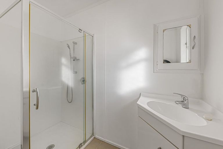 Photo of property in 3/222 Edmonton Road, Te Atatu South, Auckland, 0610