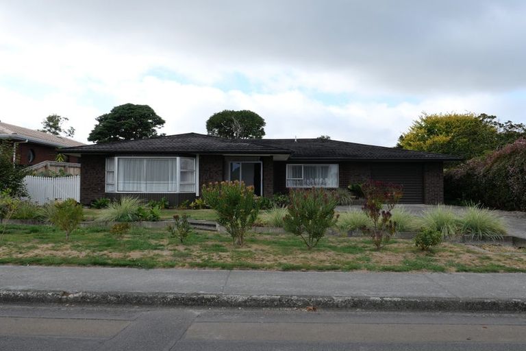 Photo of property in 11 Walton Avenue, Waikanae, 5036