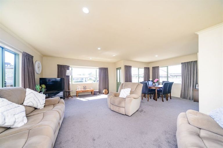 Photo of property in 6 Almond Grove, Feilding, 4702