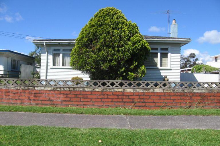 Photo of property in 24 Kenderdine Road, Papatoetoe, Auckland, 2025