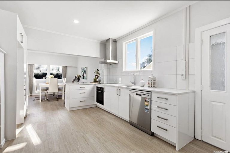 Photo of property in 1/22 Northumberland Avenue, Belmont, Auckland, 0622