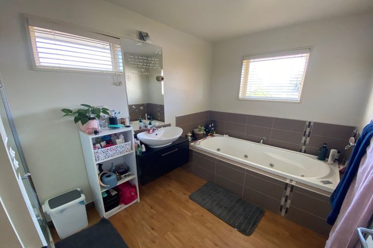 Photo of property in 64 Wairakei Road, Bryndwr, Christchurch, 8052