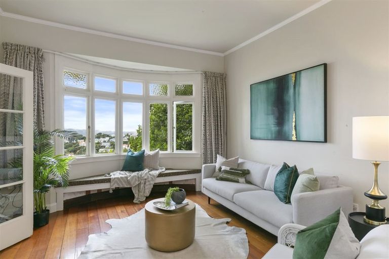 Photo of property in 17 Fairview Crescent, Kelburn, Wellington, 6012