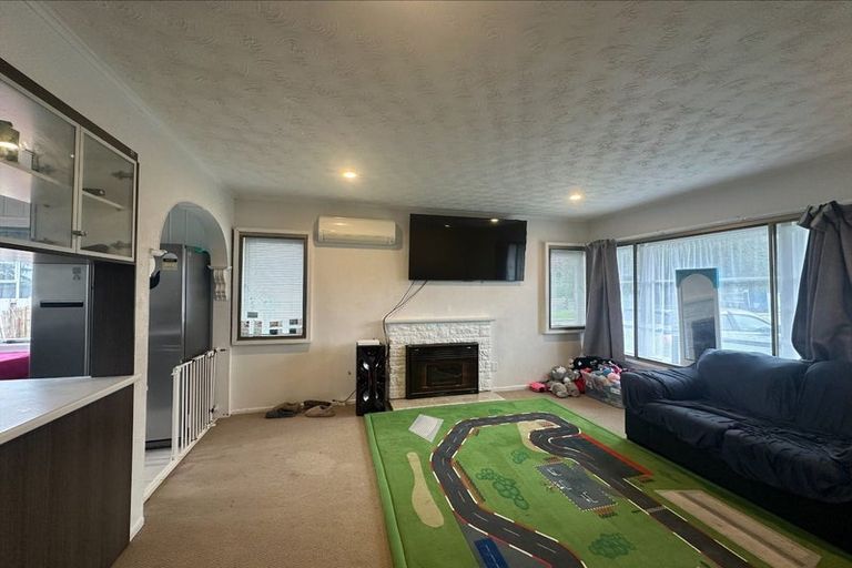 Photo of property in 38 Smythe Road, Henderson, Auckland, 0612