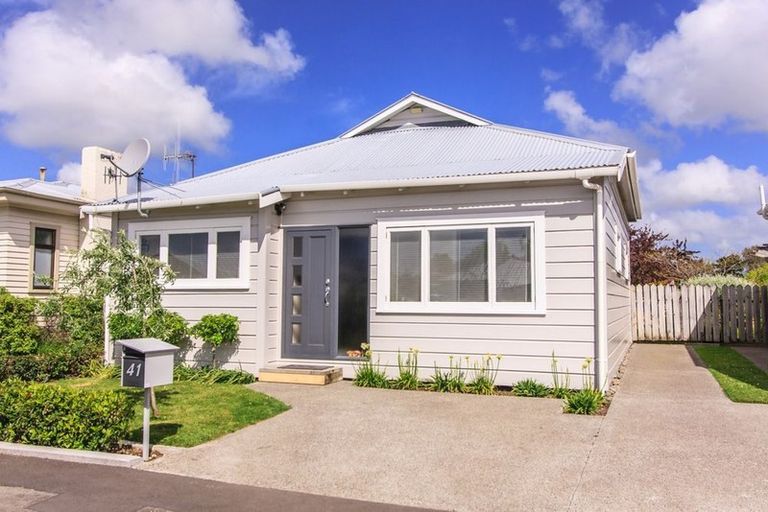 Photo of property in 41 Stewart Crescent, Hokowhitu, Palmerston North, 4410