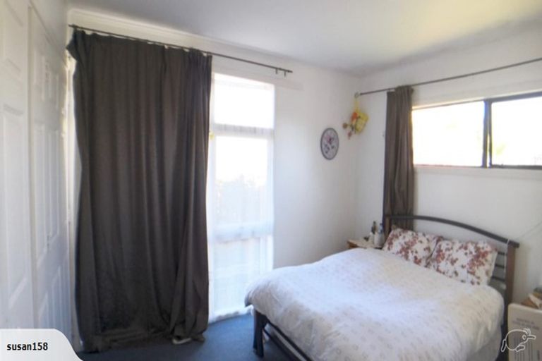 Photo of property in 796 East Coast Road, Oteha, Auckland, 0630