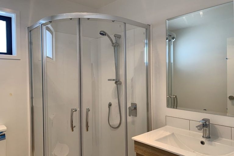 Photo of property in 24 Rauemi Way, Te Atatu South, Auckland, 0610