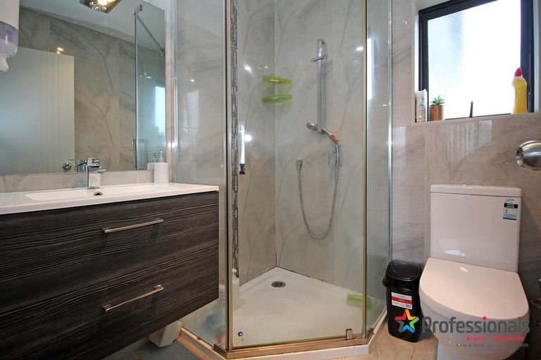 Photo of property in 16 Earlsworth Road, Mangere East, Auckland, 2024